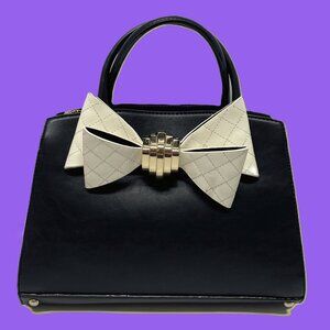 BETSEY JOHNSON Handbag Black White Side Panels Bow Side Snaps **EUC** CLASSY!!